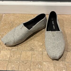 Tom’s drizzle grey wool